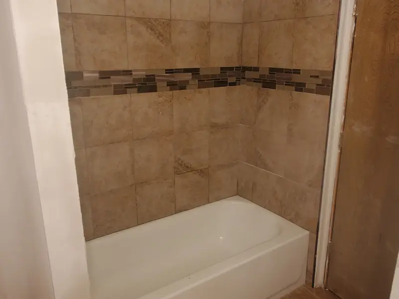 Shower tile with accent band